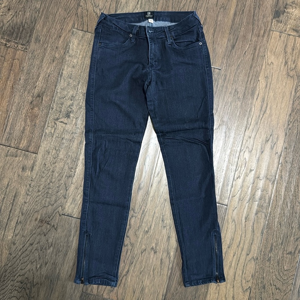 Dark blue skinny jeans with zipper ankles